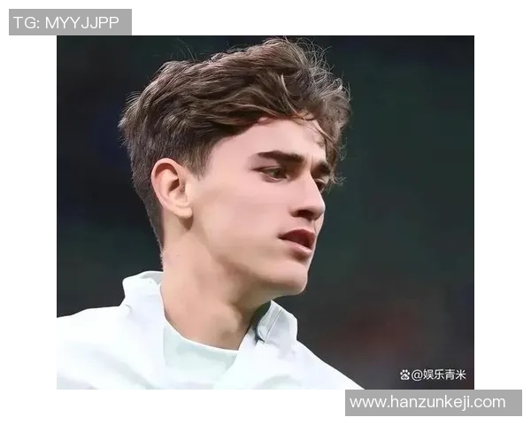 足球明星高清分身图片展示让你感受球场魅力与风采的完美结合